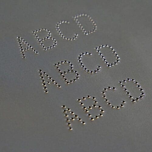 Črke izdelane z gravirno napravo XF510m