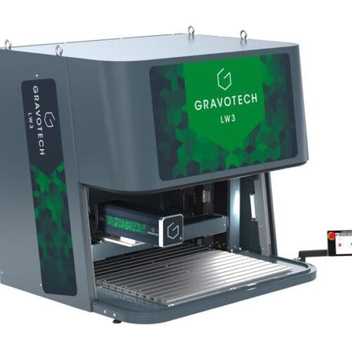 Gravirni stroj LW3 z odprtim pokrovom varnostnega ohišja