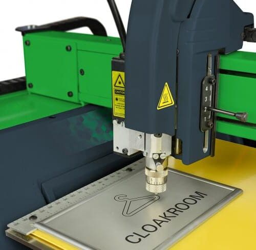 Izdelava tablice za vrata z napravo M40