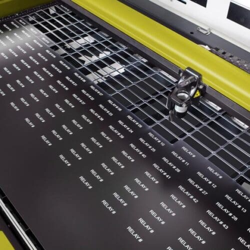 Izrezovanje tablic z lasersko napravo LS1000XP