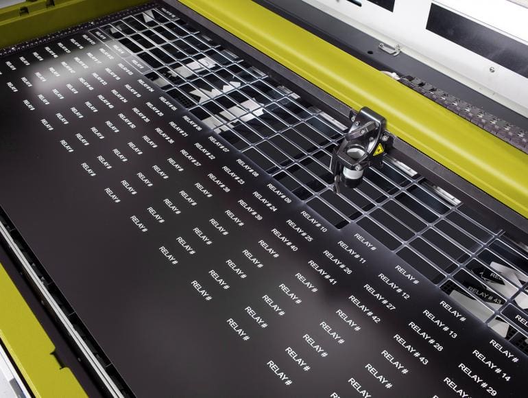 Izrezovanje tablic z lasersko napravo LS1000XP