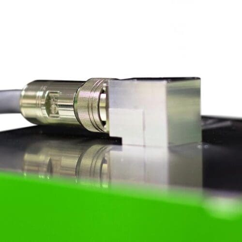 Kotni konektor naprave SV510