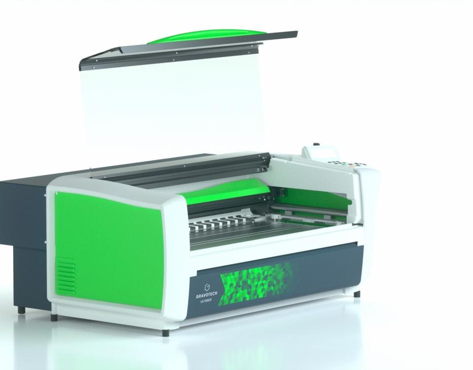 LS100EX gravirna naprava z dvignjenim pokrovom