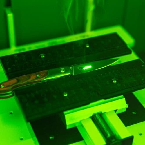 Markiranje noža z lasersko gravirno postajo WELASE