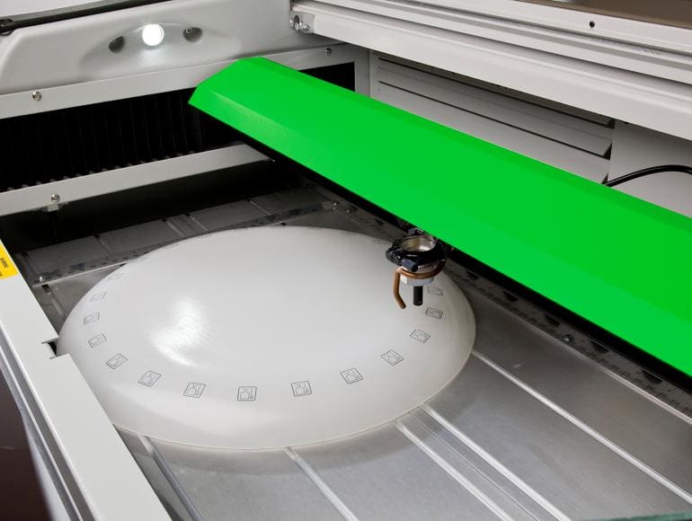 Označevanje plastike z markirno napravo LS100EX