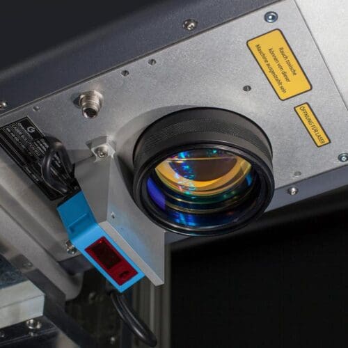 laserska leča hybrid laserja