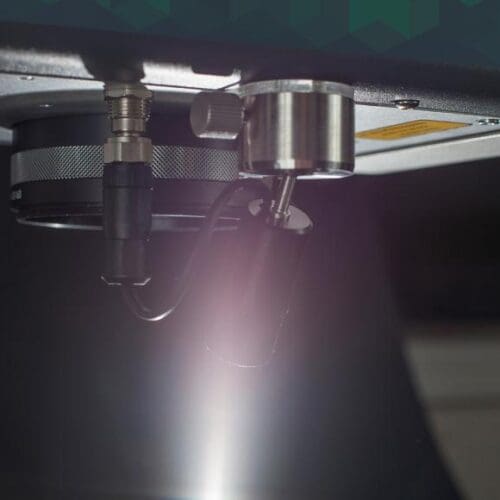 leča laserja pogled iz strani