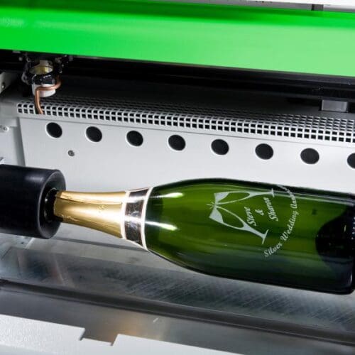 obdelava steklenice z gravirno napravo LS100EX