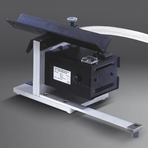 Naprava za obdelovanje robov