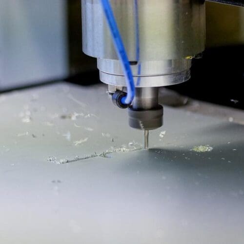 Obdelovanje kovine z visokofrekcenčnim vretenom