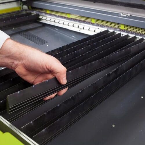 Podlaga s prečkami za laserske rezalne naprave