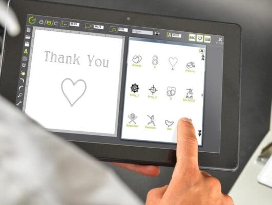 Dodajanje znakov in logotipov z ABC